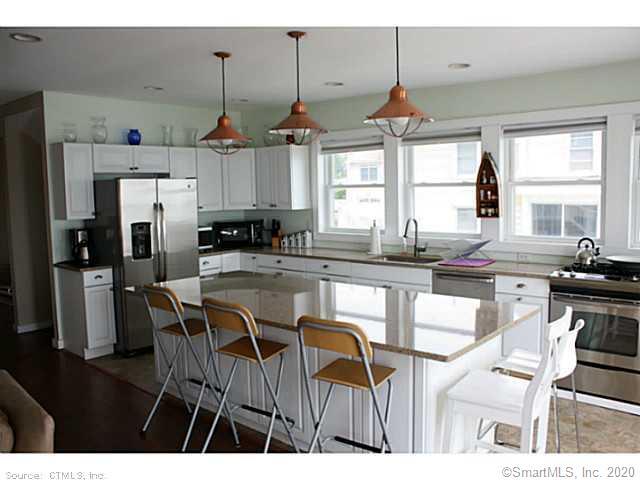 Building Photo - 184 Cosey Beach Ave