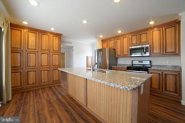 Building Photo - 17 Edgewater Dr