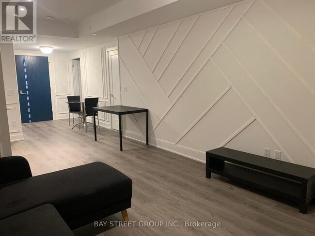 Photo du bâtiment - 2545-2545 Simcoe St N