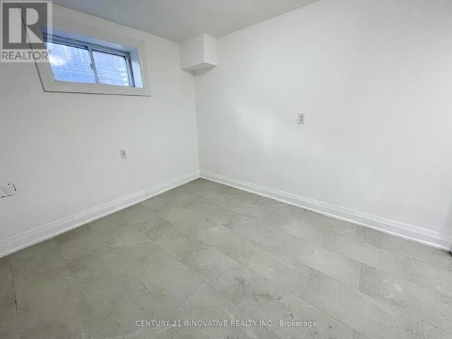 Building Photo - 465 Pineland Ave