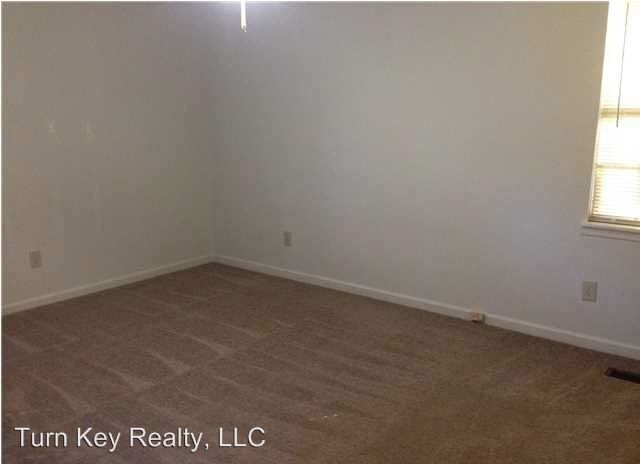 Building Photo - 5040 Briarwood Cir