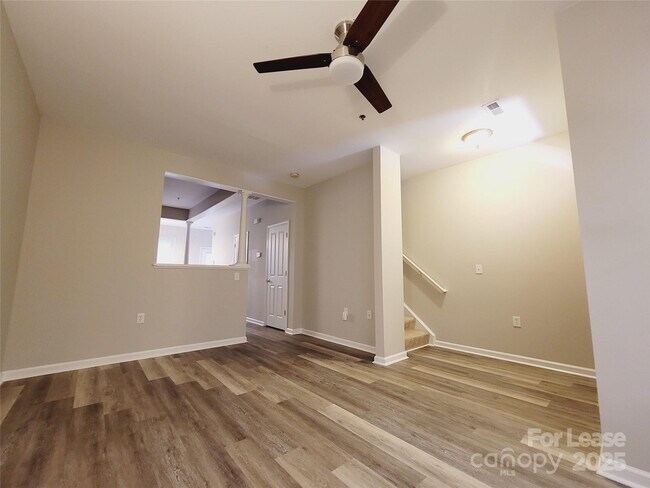 Foto del edificio - 563 E 9th St