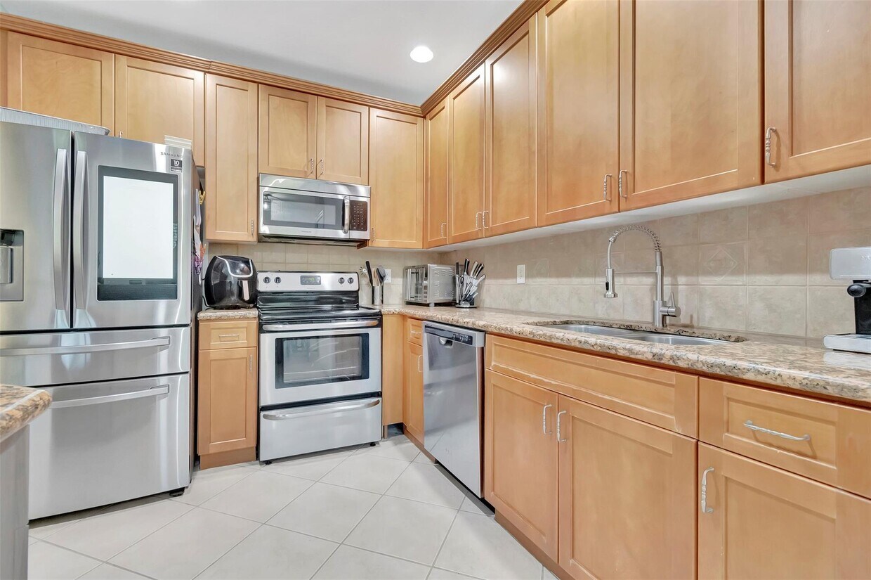 Primary Photo - 1703 Coastal Bay Blvd