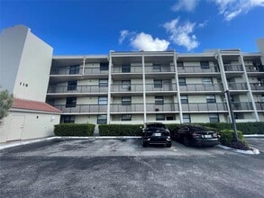 Building Photo - 118 Lake Emerald Dr