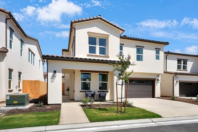 Building Photo - 2133 West Dr