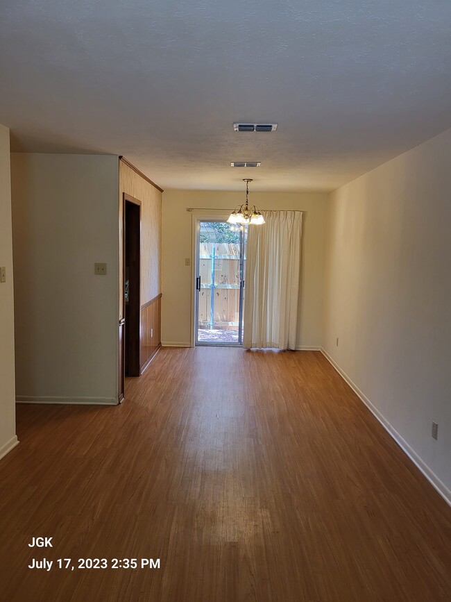 Comedor - 905 N 24th St