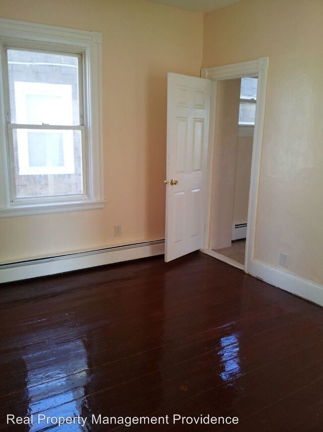 Foto del edificio - 2 br, 1 bath Apartment - 6 Young Ave.
