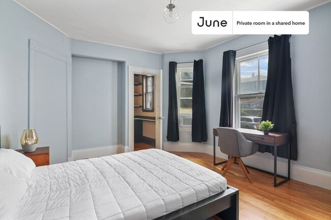 Private bedroom in 6 bed/1.5 bath Home - Private bedroom in 6 bed/1.5 bath Home