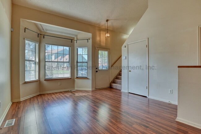Building Photo - Cute 2-Bedroom Townhouse In Southwest Colorado Springs