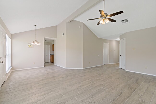 Foto del edificio - 7402 Shoshone Dr