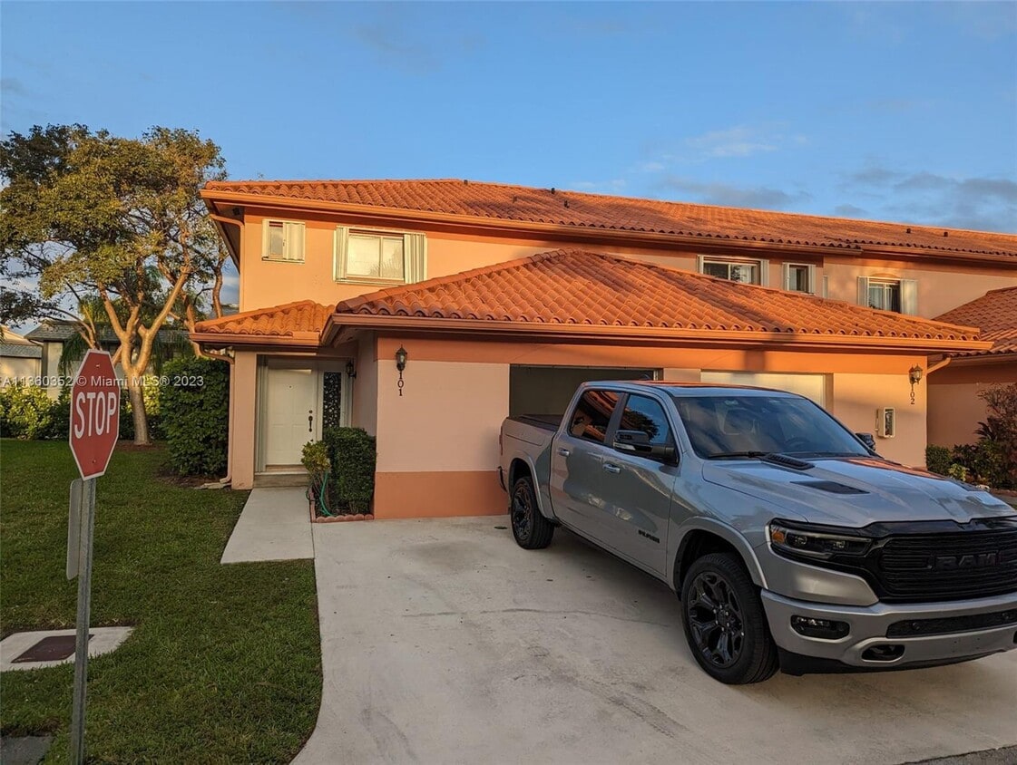 20810 San Simeon Way, Miami, FL 33179 Townhome Rentals in Miami FL