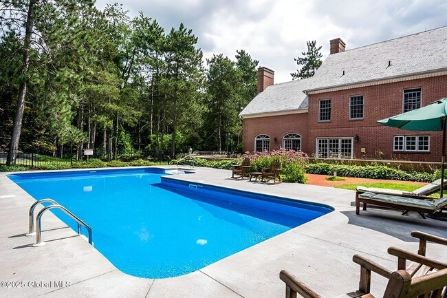 Building Photo - 147 Rock City Rd