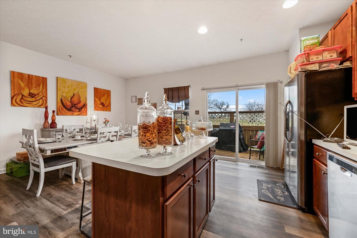 Foto principal - 833 Lowe Rd
