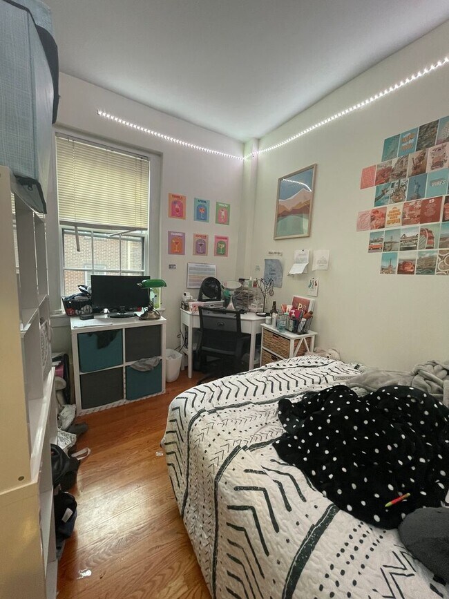 Foto del edificio - No Brokers Fee, Heat, Hot Water Included, Laundry on a Site