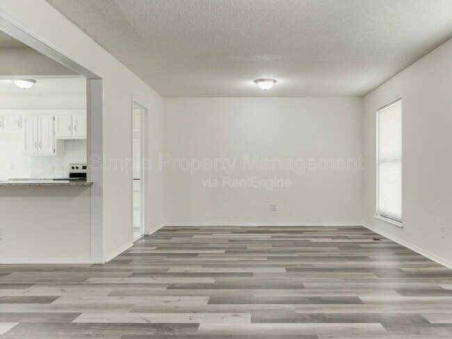 Foto del edificio - 704 Pepperdine Ave