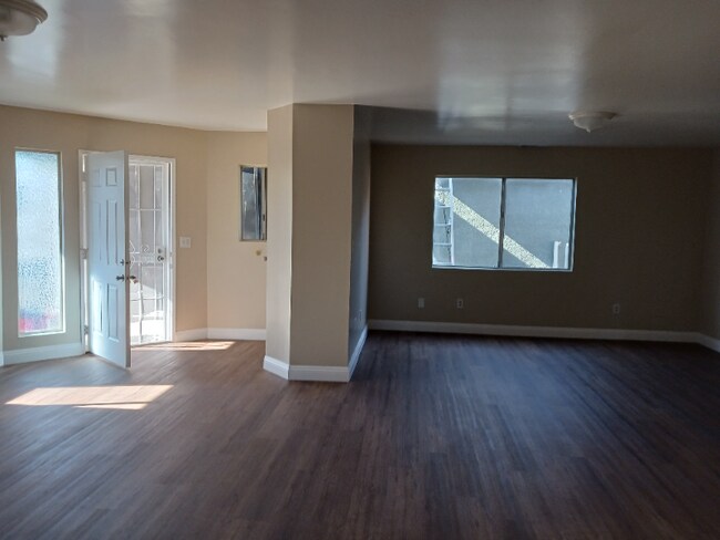 Foto del edificio - 13319 Castana Ave