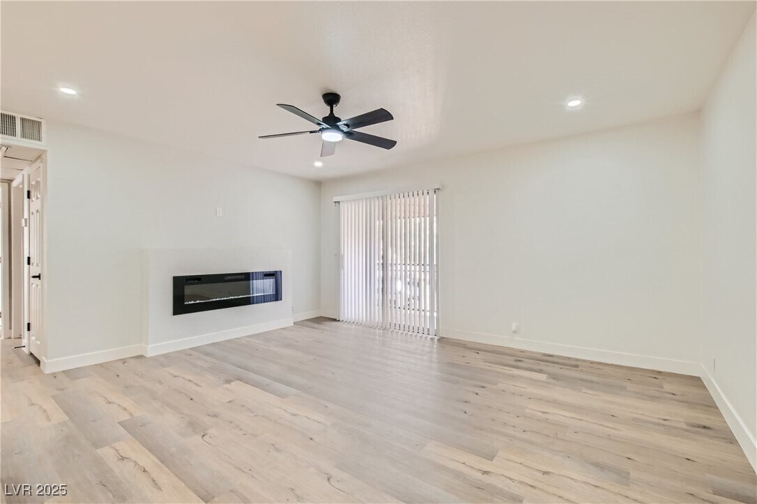 Foto del edificio - 4330 Sandy River Dr