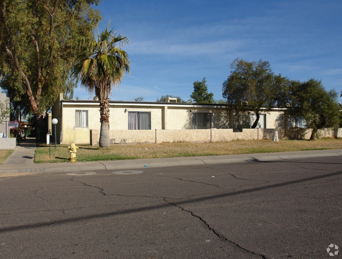 Foto del edificio - 5800 W Claremont St