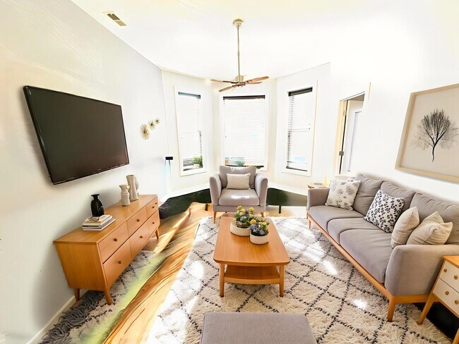 Foto del edificio - 2523 N Kimball Ave