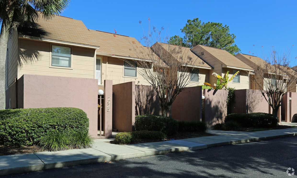 Building Photo - Waterview Villas