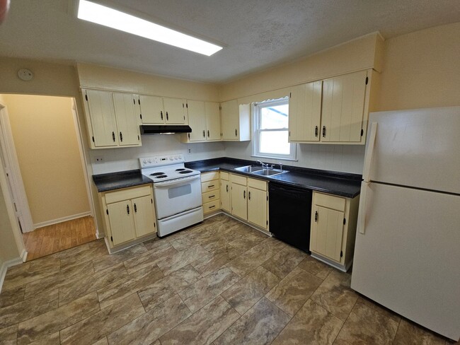 Building Photo - Renovated Mableton 3 Bedroom 2 Bath Home f...