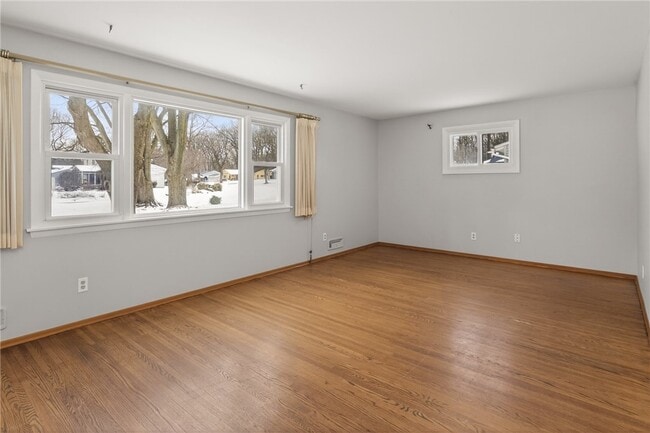 Building Photo - 14 Kingswood Dr