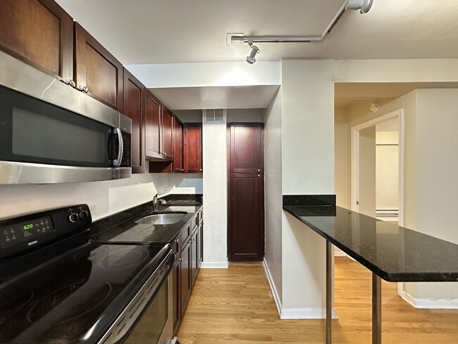 Building Photo - 4180 N Marine Dr