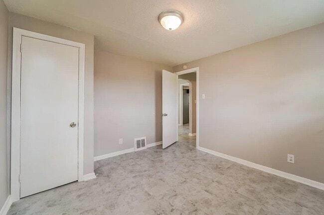 Foto del edificio - 2211 Guffey Rd