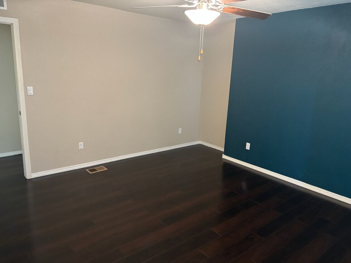 Foto principal - Executive 2 story Town house 4 Bedroom 3 b...