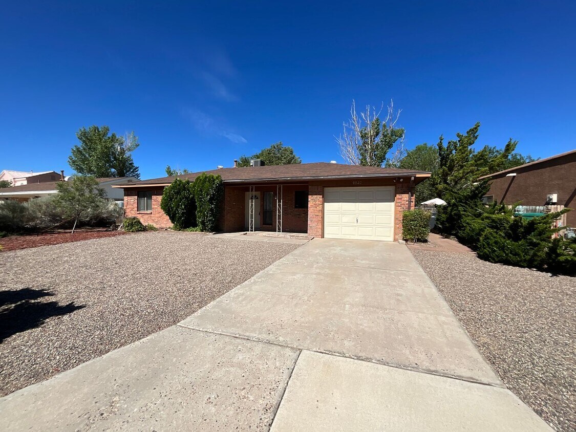 9937 Clearwater St NW, Albuquerque, NM 87114 House Rental in