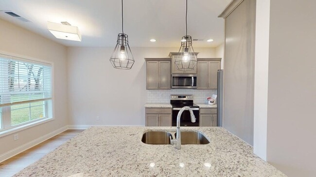 Foto del edificio - For Lease | Beautiful 3 Bedroom, 2 Bath Home in McClellan Crossing
