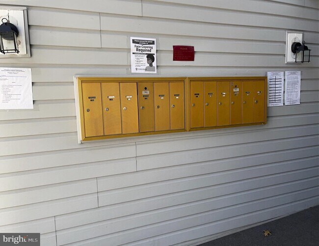 Building Photo - 14018 Valleyfield Dr