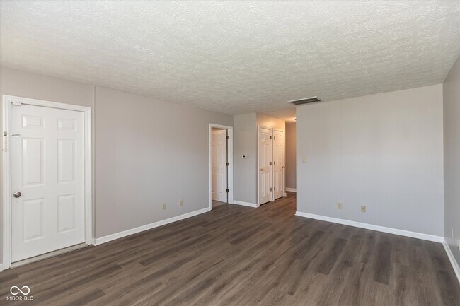 Foto del edificio - 2099 Galaxy Dr