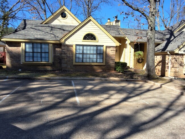 Foto del edificio - 5748 Mill Creek Dr