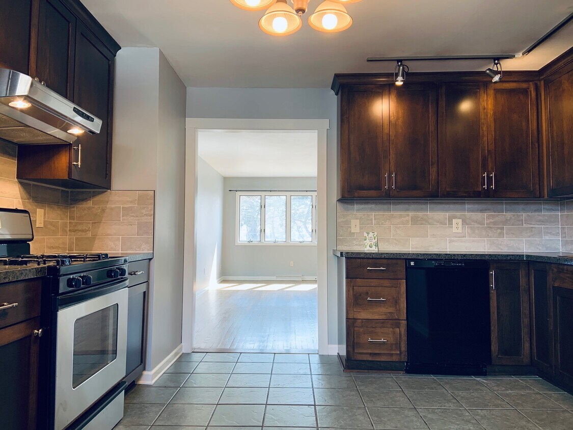 Kitchen - 324 Center Ave