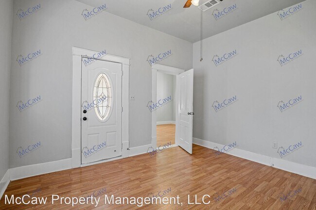 Building Photo - 3 br, 1 bath House - 419 N. Grand Ave. #A