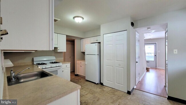Building Photo - 3011 Hallowell Ct
