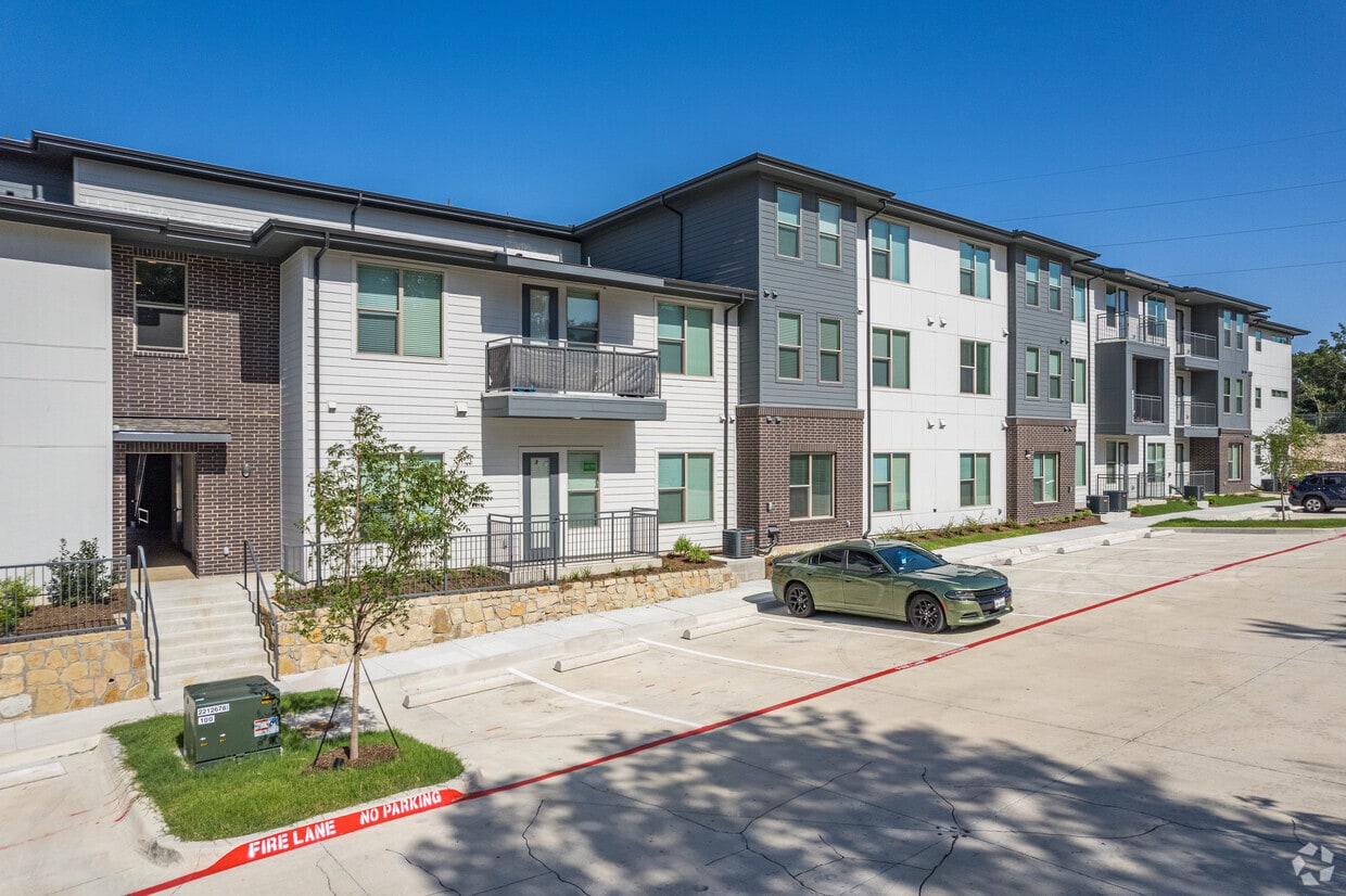 Cedar Lakes Apartments in Dallas, TX