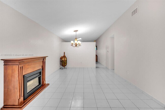 Foto del edificio - 2767 W 69th Terrace