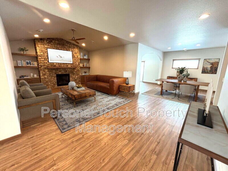 Foto principal - 1608 6th Ave NE