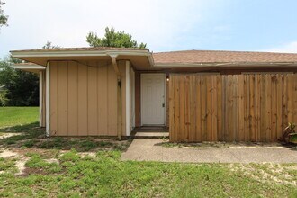 Building Photo - 3398 Green Briar Cir