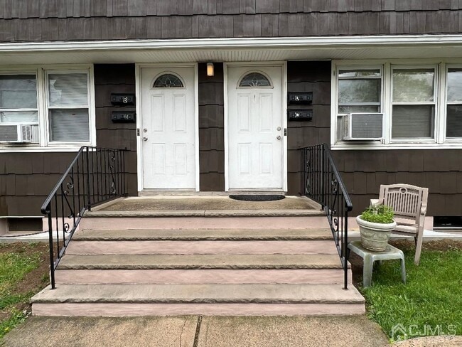 Building Photo - 358 Raritan St