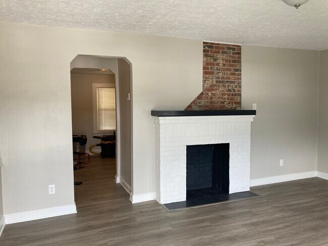 Building Photo - 2019 Lynn Ave SW