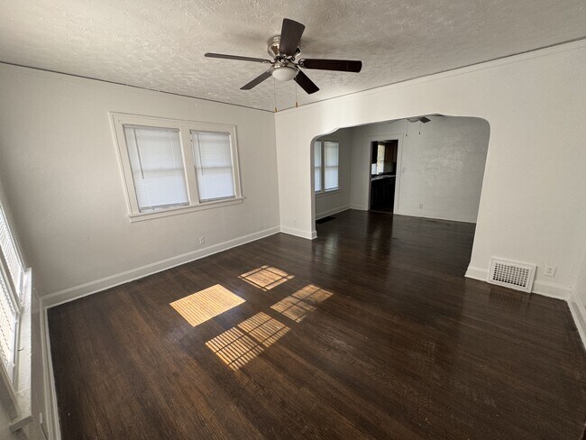 Foto del edificio - 308 N Johnston Ave