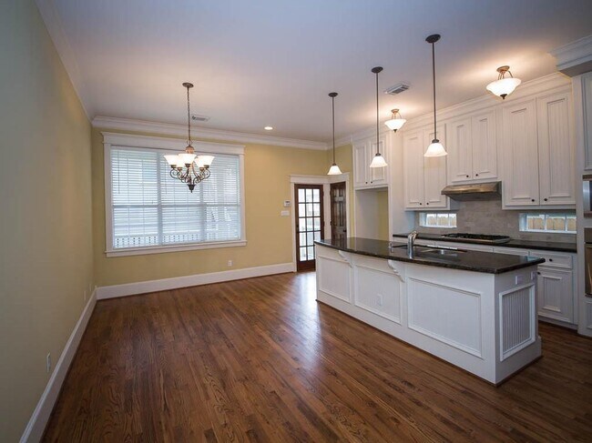 Kitchen - 809 W 20th St