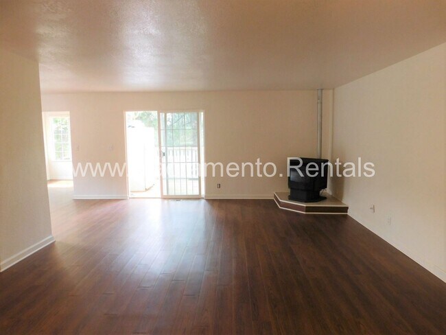 Foto del edificio - 3 br, 2 bath House - 3111 B Street
