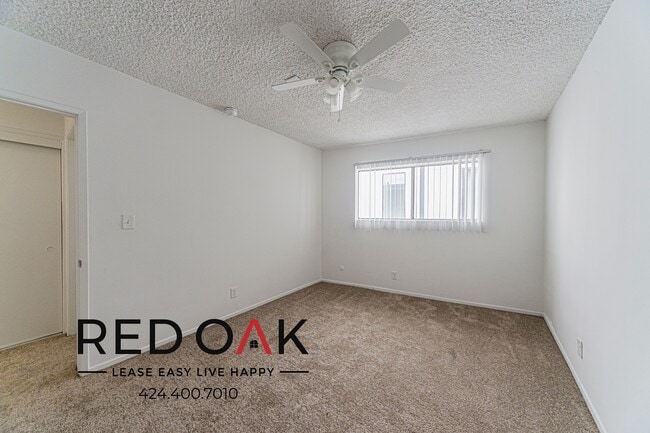 Building Photo - 15000 Moorpark St