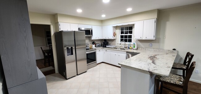 Foto del edificio - 4212 Misty Ridge Dr