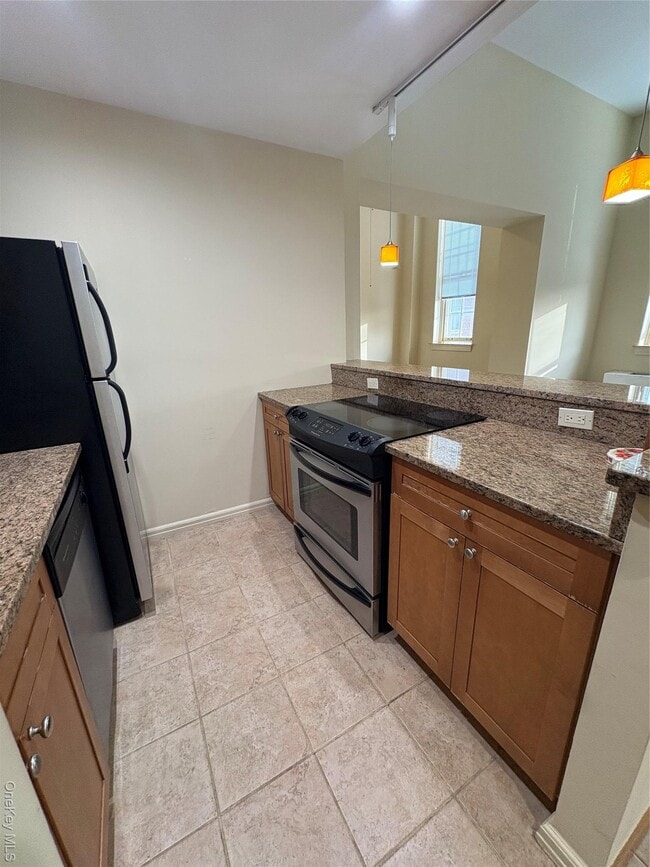 Building Photo - 1701 Crompond Rd