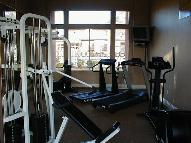 Building Photo - First floor unit in luxury gated Northwest...